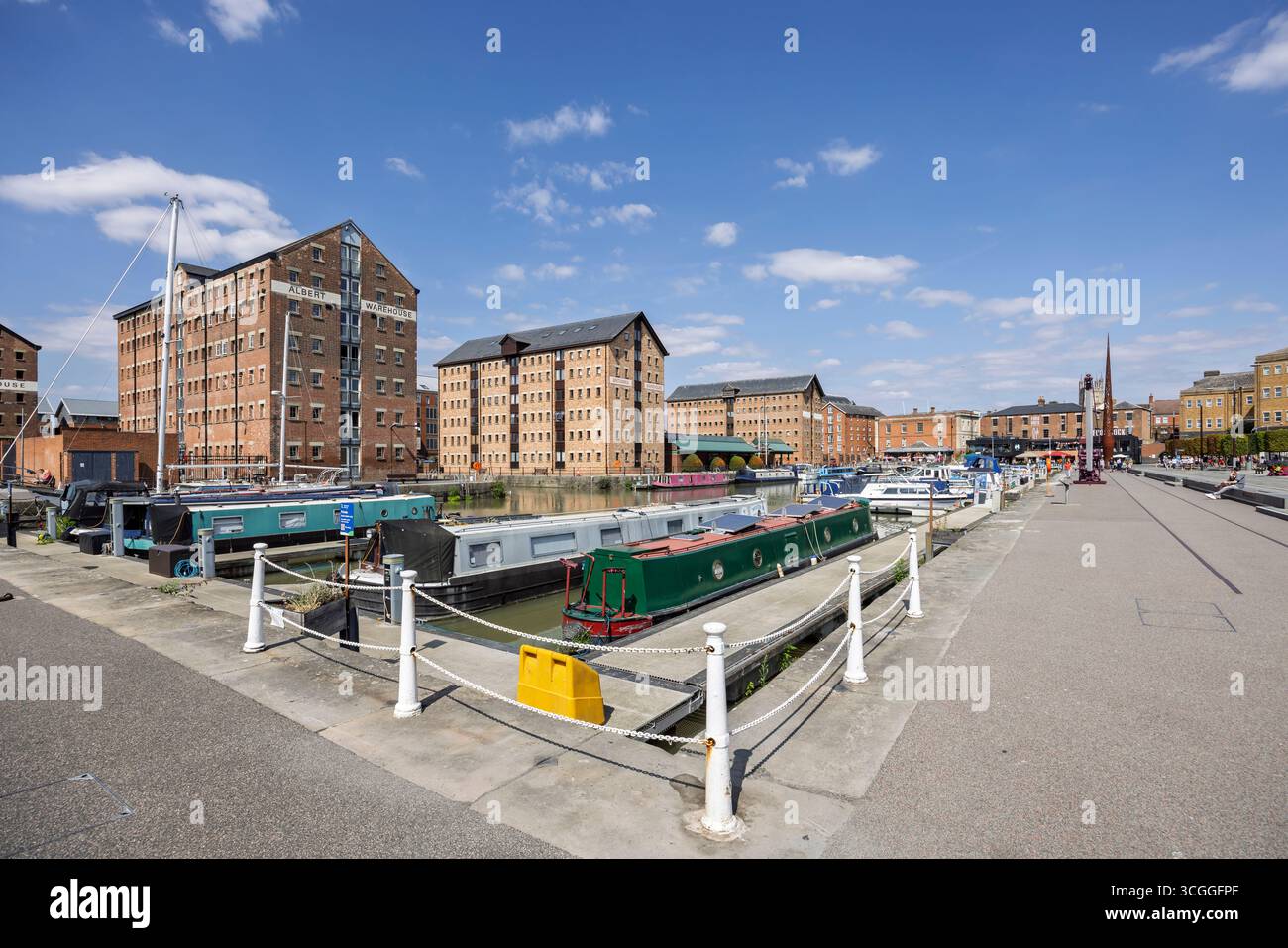 Gloucester Docks e magazzini vittoriani a Gloucester, Goucestershire, Regno Unito, il 22 agosto 2025 Foto Stock