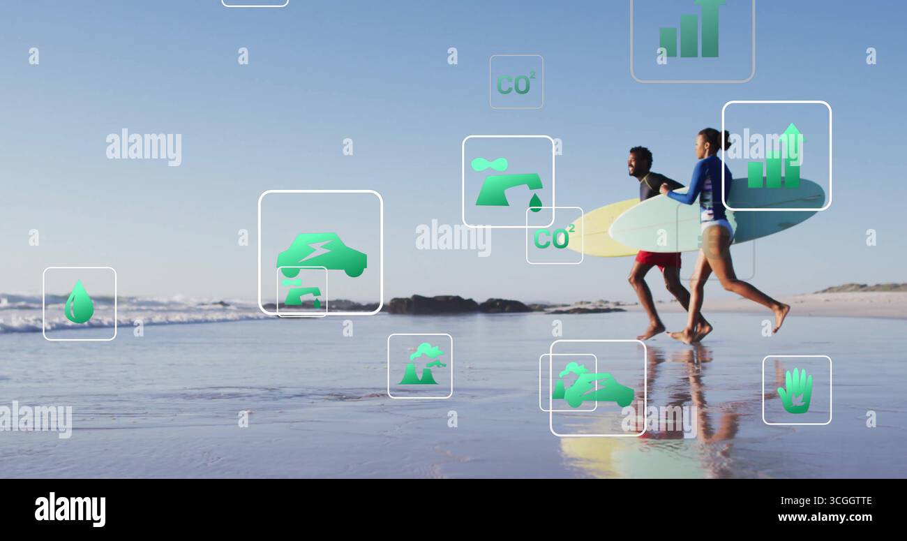 Coppia che corre indossando guardie di sicurezza che trasportano tavole da surf sulla spiaggia con icone ecologiche galleggianti e spazio per copiare Foto Stock