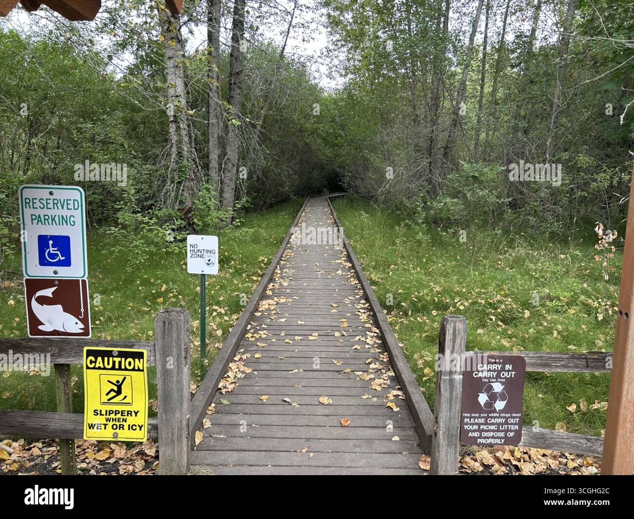 Passeggiata sul lago Creek presso la riserva naturale William L. Finley National Wildlife Refuge. Immagine gentilmente concessa dal U.S. Fish & Wildlife Service. Foto Stock