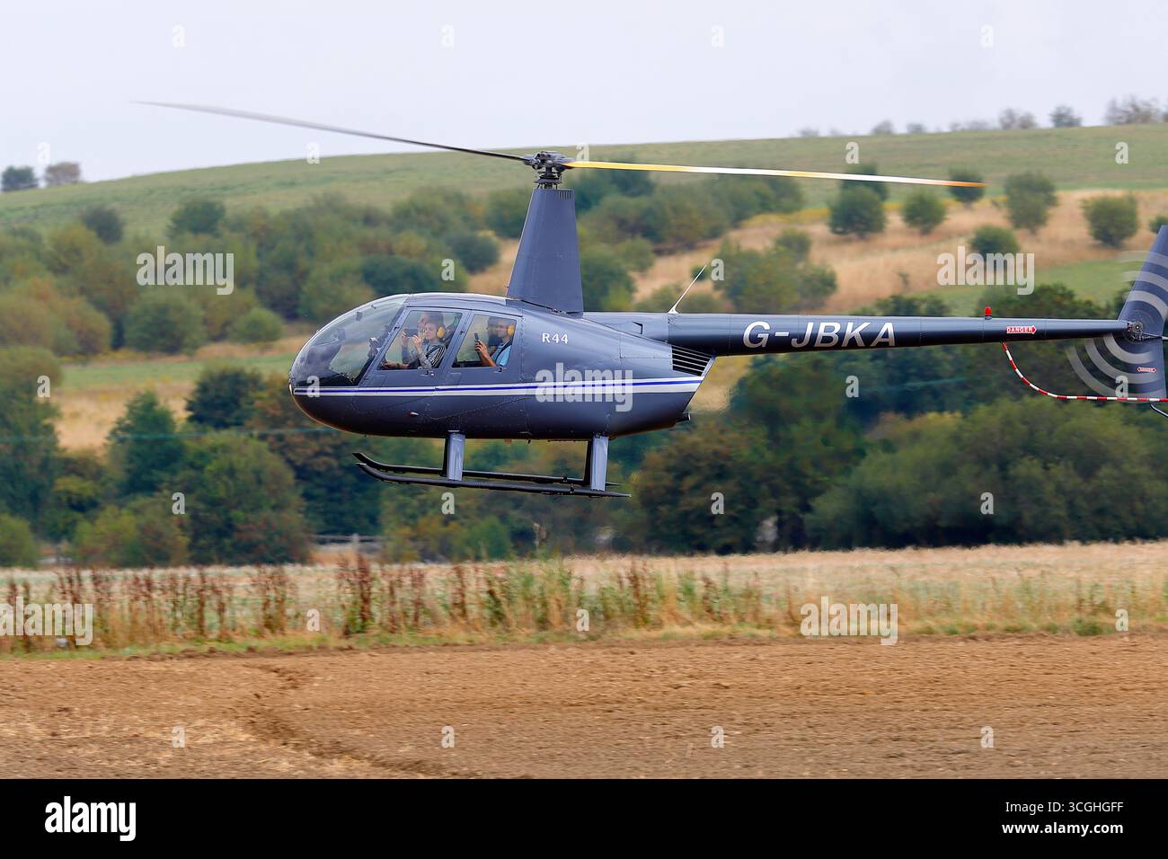Heilds Aviation offre voli di piacere in elicottero Robinson Raven R44 dallo Sherburn Aero Club nel North Yorkshire, Regno Unito Foto Stock