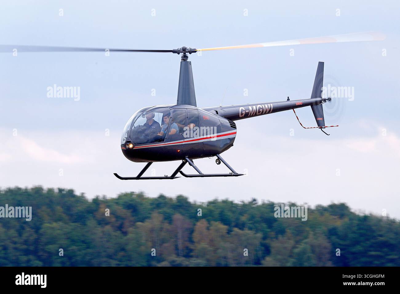 Heilds Aviation offre voli di piacere in elicottero Robinson Raven R44 dallo Sherburn Aero Club nel North Yorkshire, Regno Unito Foto Stock