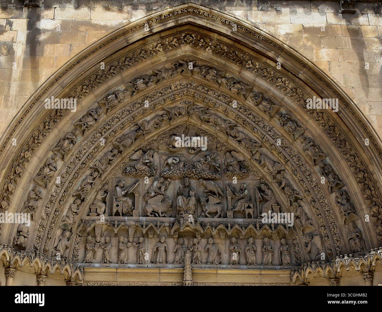 Il timpano sopra la porta sacramentale della Cattedrale di Santa Maria di Burgos Foto Stock