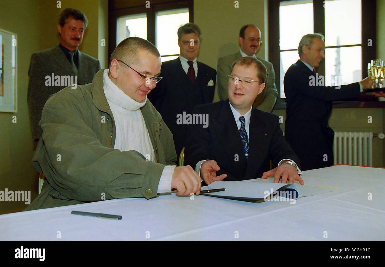 Carl Friedrich Claus Archiv 24.11.1999, Chemnitz, Städt. Museo, Kunstsammlung, Gründungsverastaltung für das Carl Friedrich Claus Archiv, Alleinerbe und engster Vertrauter Klaus Sobelewski li Sachsen BRD *** Archivio Carl Friedrich Claus 24 11 1999, Chemnitz,Museo Städt, Collezione d'arte, evento fondatore dell'Archivio Carl Friedrich Claus, unico erede e confidente più stretto Klaus Sobelewski li Saxony BRD Foto Stock