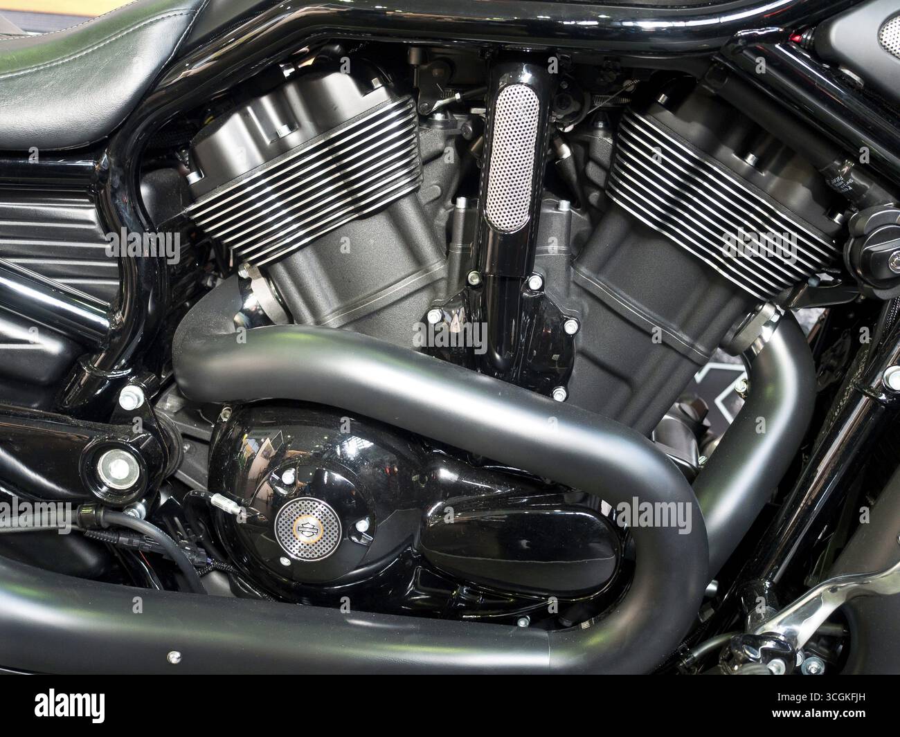 Il potente motore di una moto con finitura nera e dettagli meccanici, dortmund, germania Foto Stock