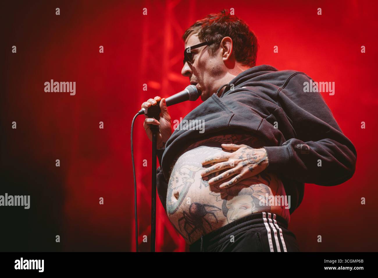 Sheffield, Regno Unito. 28 agosto 2025. I Viagra Boys si esibiscono al Rock N Roll Circus Festival di Sheffield. Crediti: Thomas Jackson/Alamy Live News Foto Stock