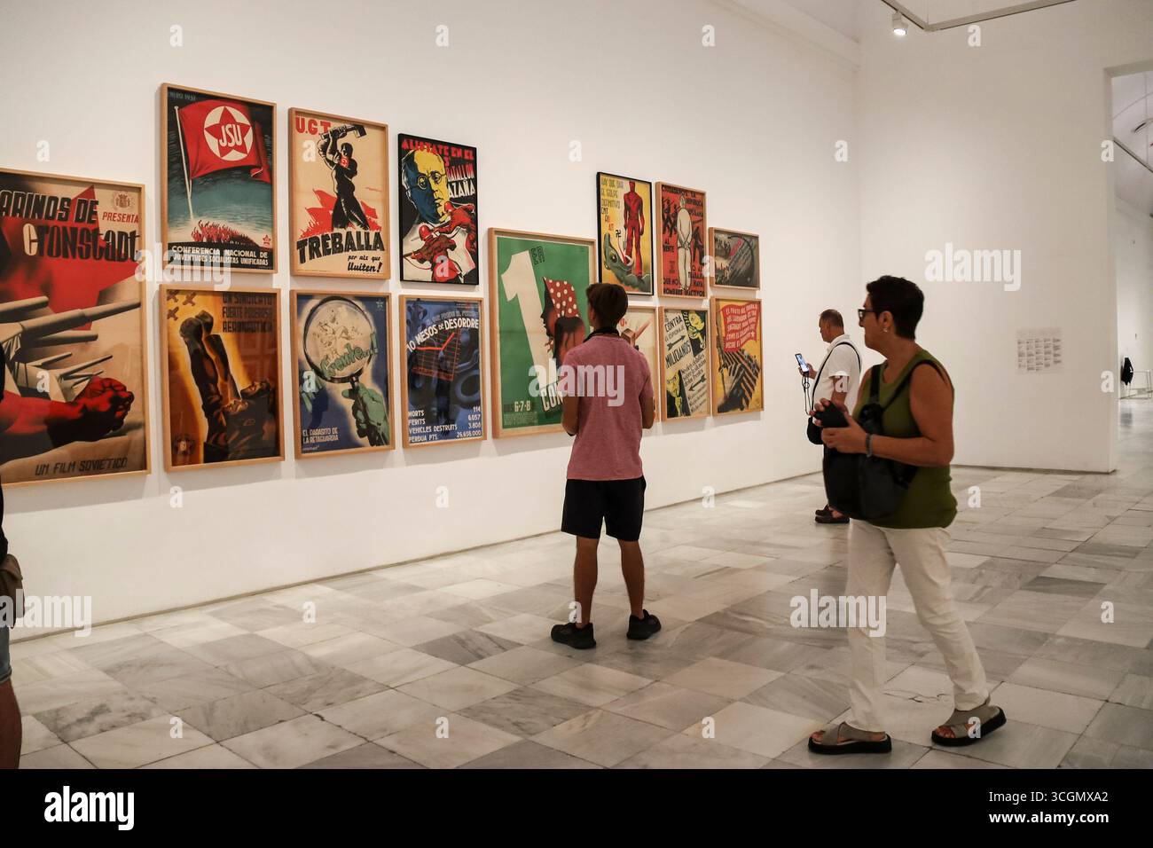 Madrid, Spagna- 13 agosto 2025: Mostra d'arte all'interno del Museo Nacional Centro de Arte Reina Sofia facciata principale della città di Madrid Foto Stock