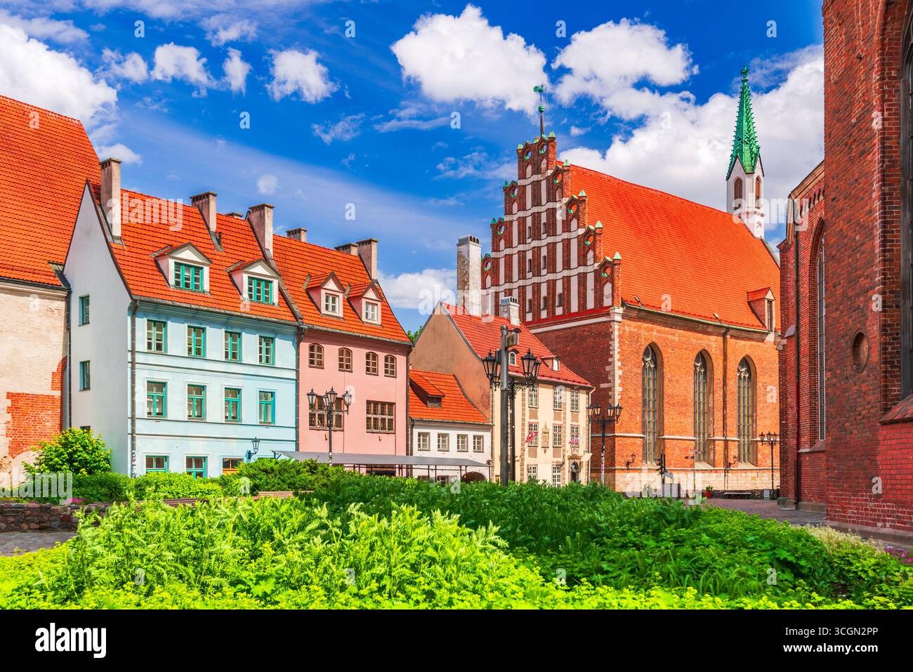 Chiesa di San Giovanni e Citta' dei musicisti di Brema, splendida architettura a riga, capitale della Lettonia. Foto Stock