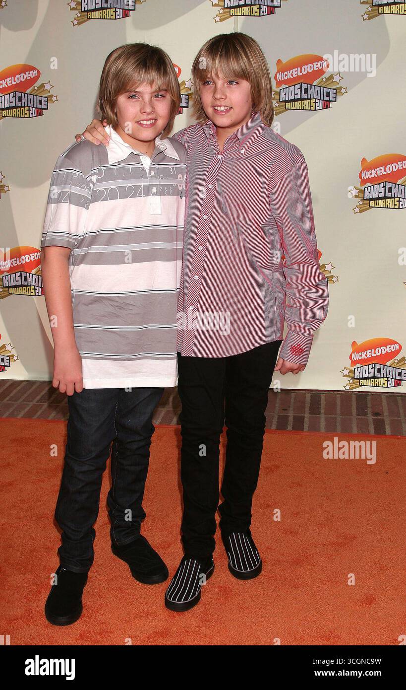 Dylan e Cole Sprouse al 20° Nickelodeon Kids Choice Awards tenutosi al Pauley Pavilion nel campus UCLA di Los Angeles - 31 marzo 2007 Foto Stock