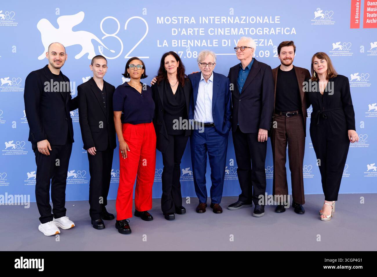 Yoni Golijov, Olivia Streisand, mia Cioffi Henry, Laura Poitras, Seymour M Hersh, Mark Obenhaus, Gast und Amy Foote beim Photocall zum Dokumentarfilm 'cover-up' auf der Biennale di Venezia 2025 / 82. Internationale Filmfestspiele von Venedig in Palazzo del Casinò. Venedig, 29.08.2025 Foto Stock