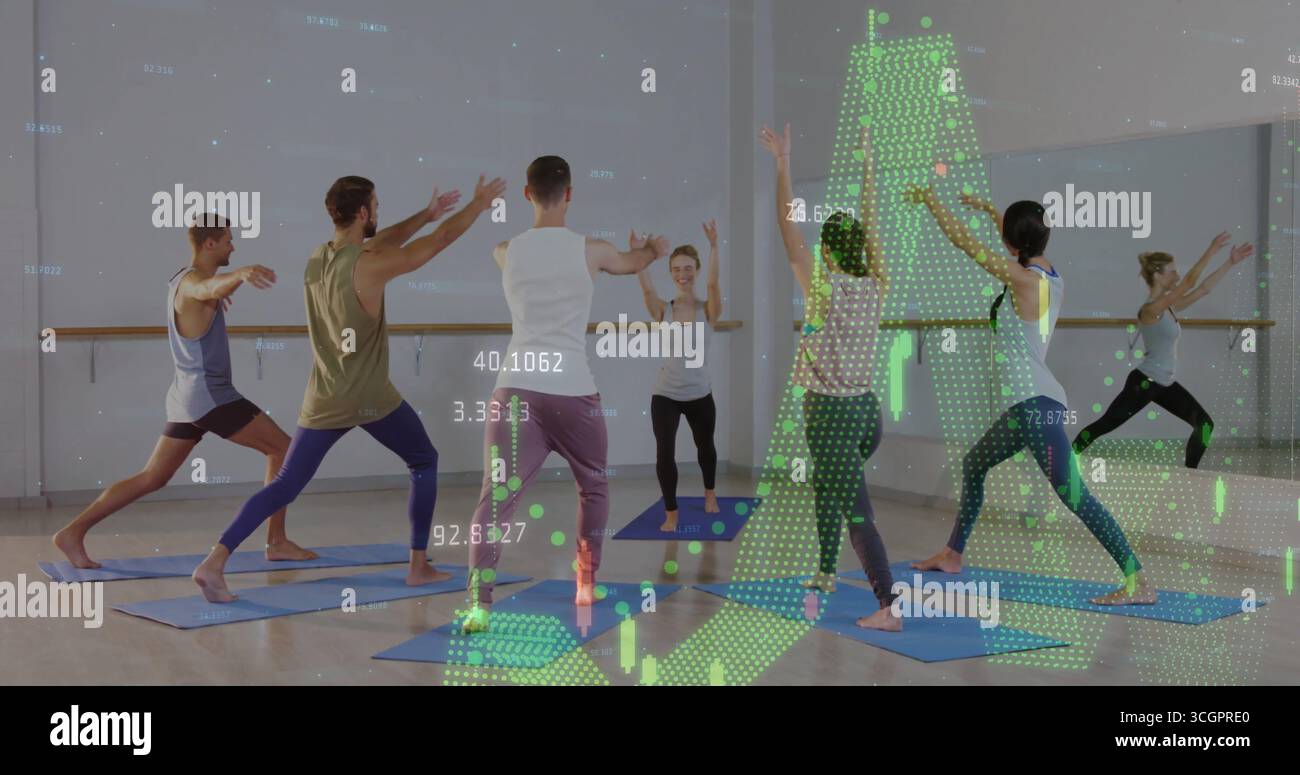 Sei adulti che praticano yoga in una sala fitness, con tappetini blu, barre a specchio e grafici verdi Foto Stock