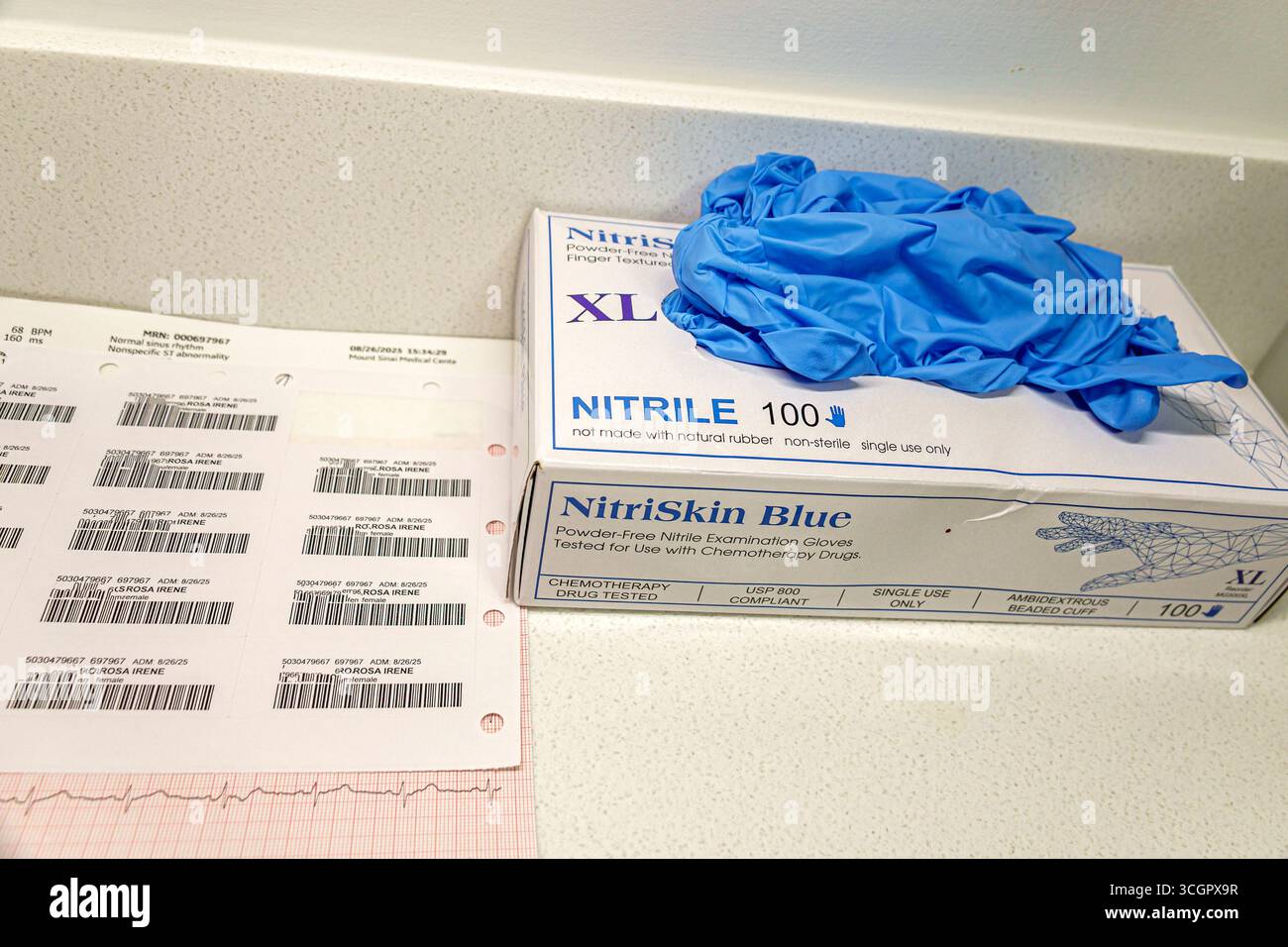 Miami Beach, Florida, Mount Mt. Sinai Medical Center ospedale, interno, pronto soccorso, scatola di guanti in nitrile esame blu XL, pe Foto Stock