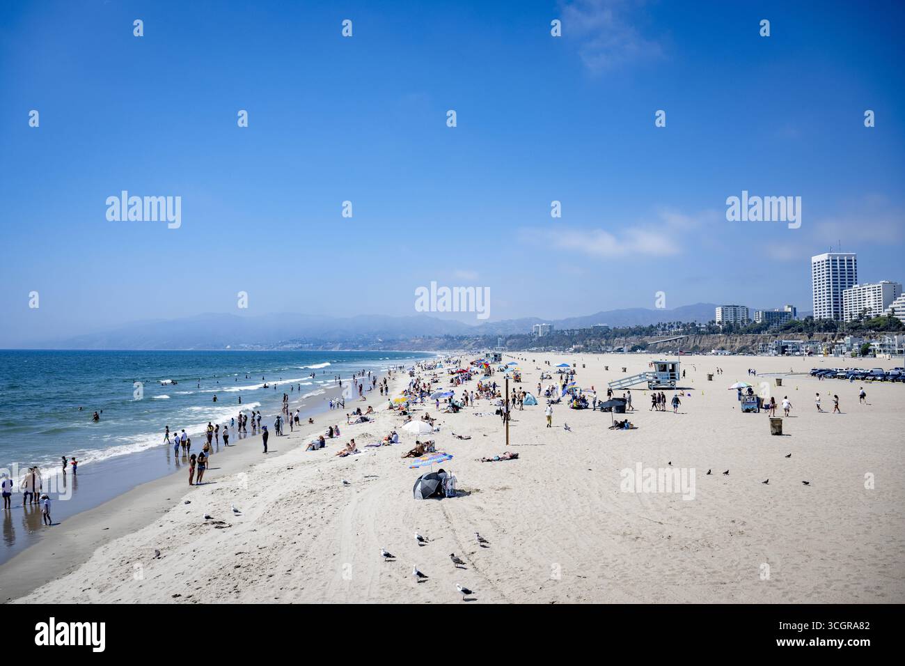 LOS ANGELES - conosciuta per la sua atmosfera bohémien, Venice è una vivace località balneare con quartieri dello shopping di lusso e quartieri residenziali. Il Venice Boardwalk è un paradiso per gli spiriti liberi tra negozi eccentrici, artisti di strada e colorate Street art. Ci sono anche uno skate Park e Muscle Beach, un centro fitness all'aperto. ANP /HOLLANDSE HOOGTE /ROBIN UTRECHT paesi bassi uscita - belgio uscita Foto Stock