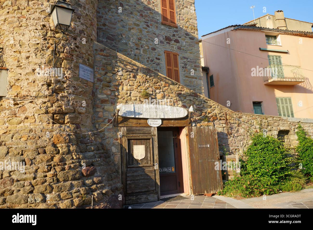 Strada a Roquebrune-sur-Argens, Francia Foto Stock