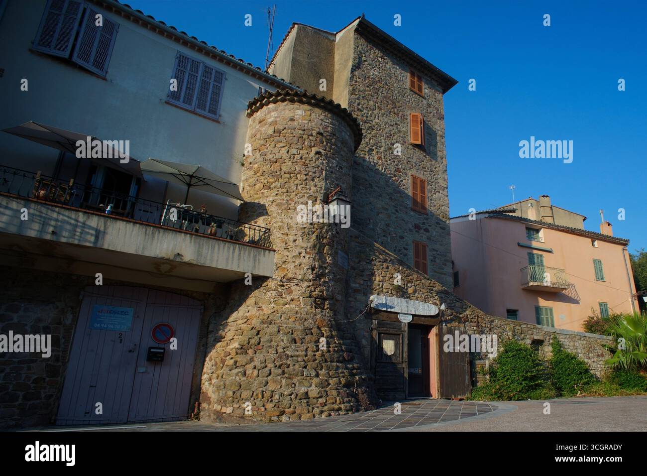 Strada a Roquebrune-sur-Argens, Francia Foto Stock