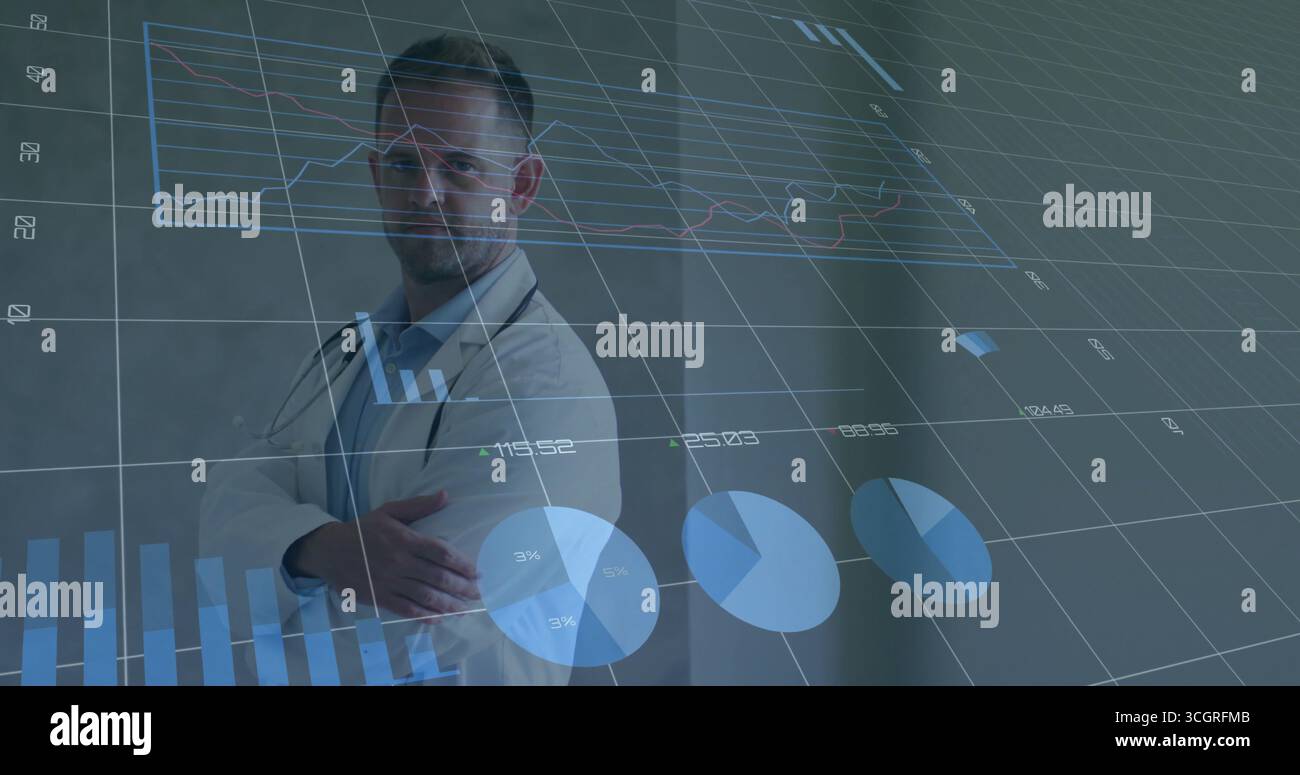 Medico che indossa camice da laboratorio e stetoscopio per l'analisi delle sovrapposizioni di griglia e grafici in ufficio clinico Foto Stock