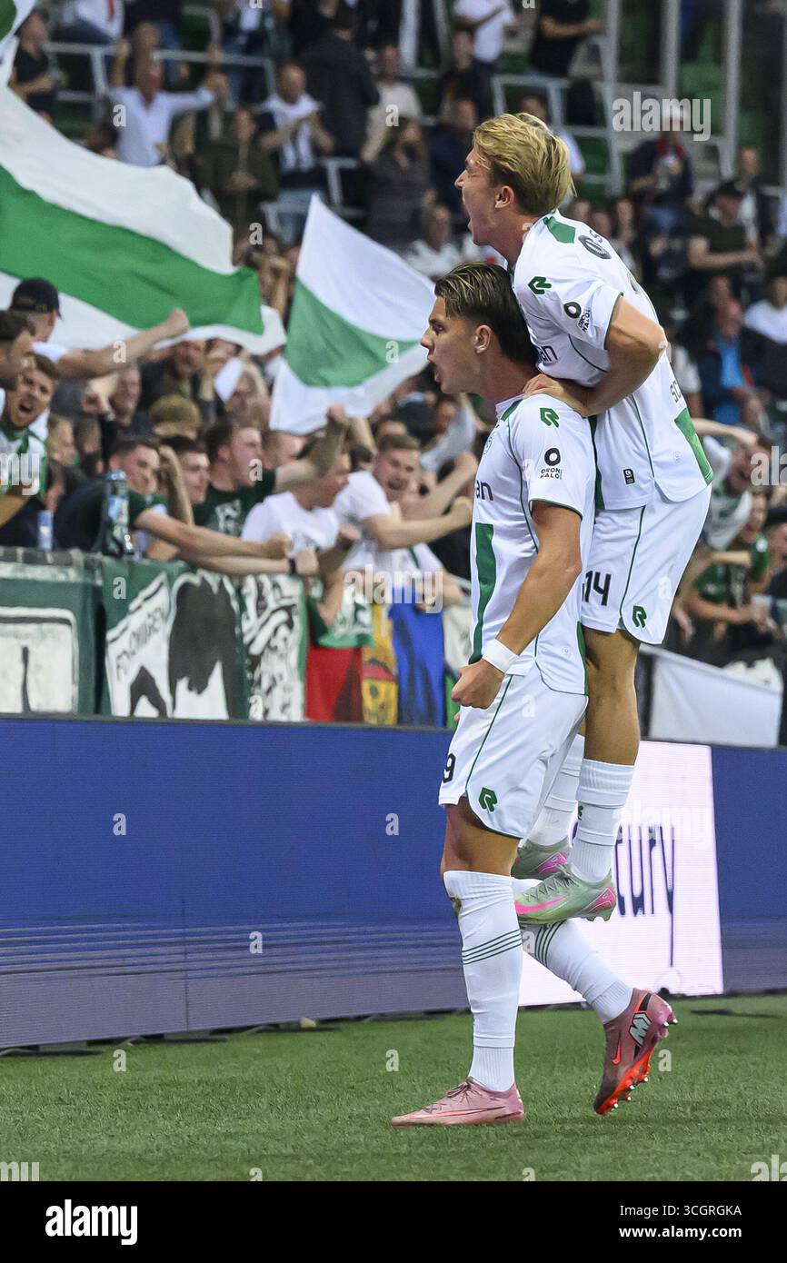 GRONINGEN - (l-r) Brynjolfur Willumsson del FC Groningen e Jorg Schreuders del FC Groningen celebrano il gol del 1-0 durante la partita olandese Eredivisie tra FC Groningen e Heracles Almelo all'Euroborg Stadium il 29 agosto 2025, a Groningen, Paesi Bassi. ANP COR LASKER Foto Stock