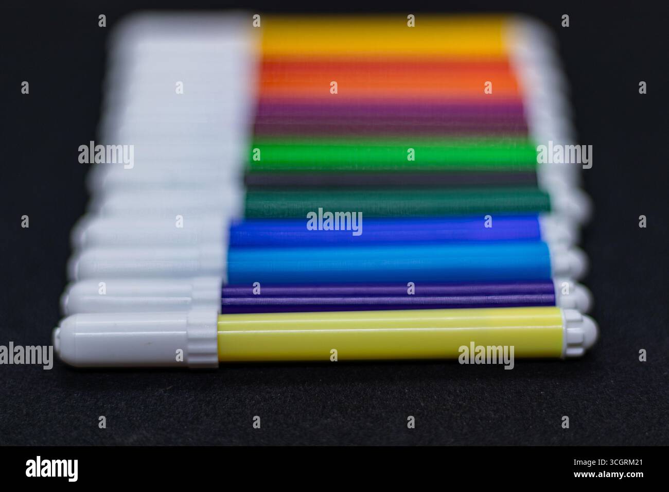 Set di penne in plastica a colori misti Foto Stock