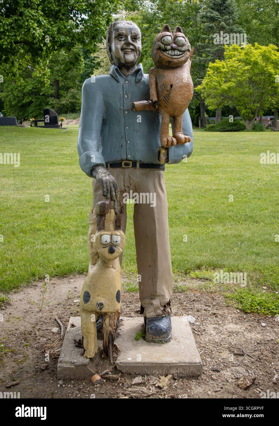 A St. Joe, Indiana, le "famose persone in legno dell'Indiana" sono statue scolpite a mano di figure storiche scelte annualmente da una classe locale di quarta elementare. Foto Stock