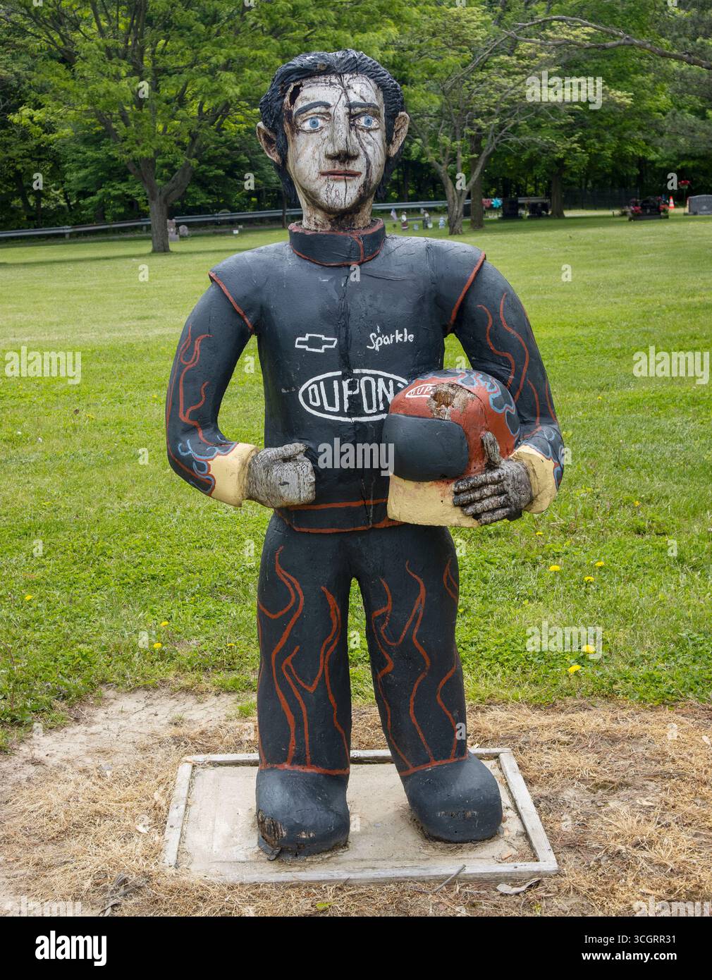 A St. Joe, Indiana, le "famose persone in legno dell'Indiana" sono statue scolpite a mano di figure storiche scelte annualmente da una classe locale di quarta elementare. Foto Stock