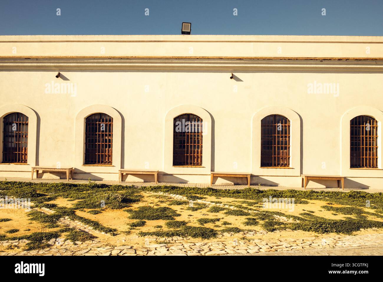 Cádiz, l'antica città portuale della Spagna, unisce spiagge dorate, ricca storia e vibrante cultura andalusa in un gioiello costiero soleggiato. Foto Stock