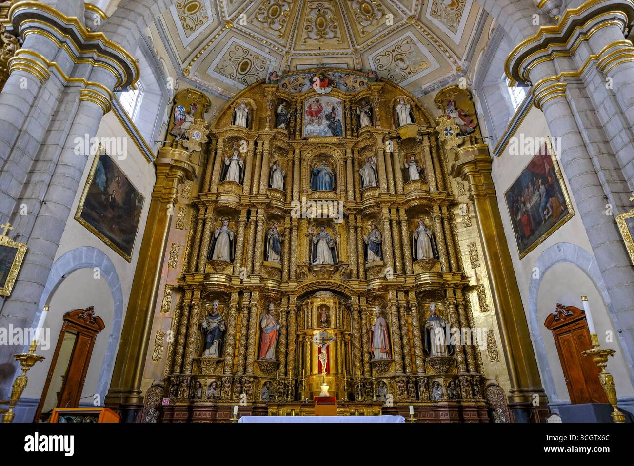 Puebla, Messico - 21 febbraio 2025: Chiesa Convento di Santo Domingo a Puebla, Messico. Foto Stock