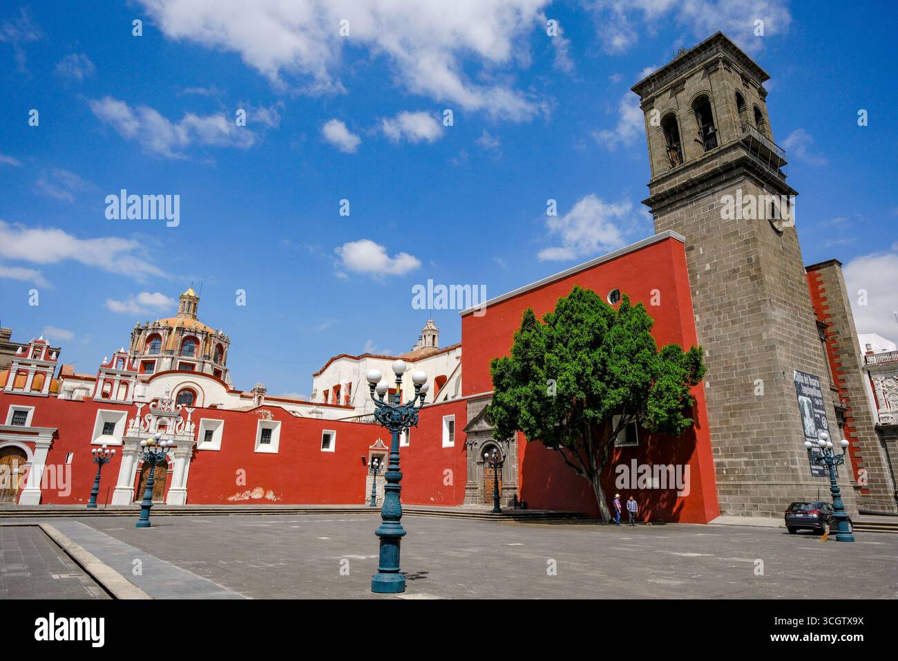 Puebla, Messico - 21 febbraio 2025: Chiesa Convento di Santo Domingo a Puebla, Messico. Foto Stock
