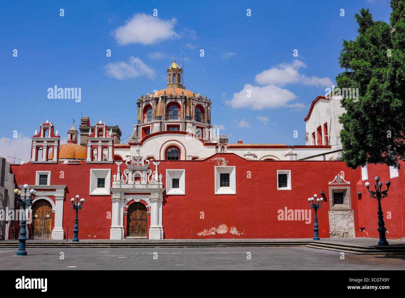 Puebla, Messico - 21 febbraio 2025: Chiesa Convento di Santo Domingo a Puebla, Messico. Foto Stock