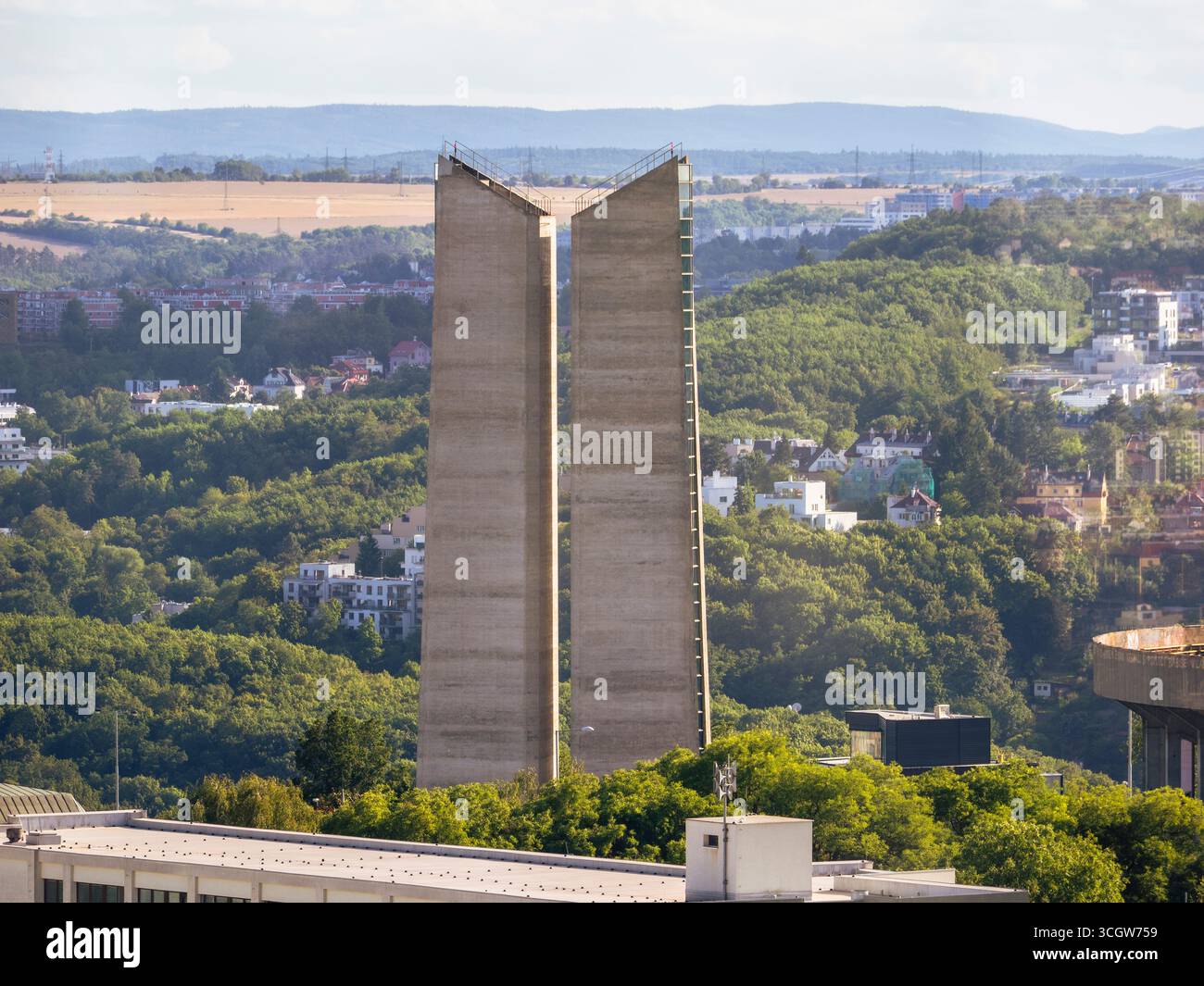 Torre di ventilazione del tunnel Strahov, incredibile edificio moderno, Praga, Cechia, Europa, UE. Foto Stock