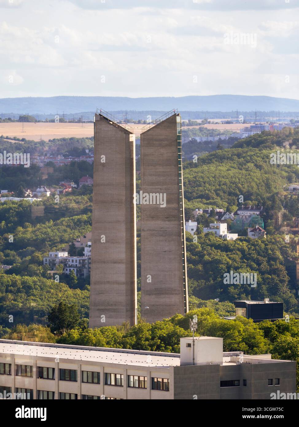 Torre di ventilazione del tunnel Strahov, incredibile edificio moderno, Praga, Cechia, Europa, UE. Foto Stock