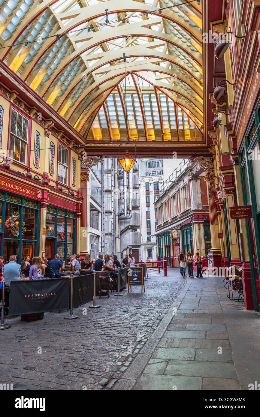 Leadenhall Market, Gracechurch St, Londra, Inghilterra. Architettura iconica. Grado II*. Progettato nel 1881 da Sir Horace Jones Foto Stock