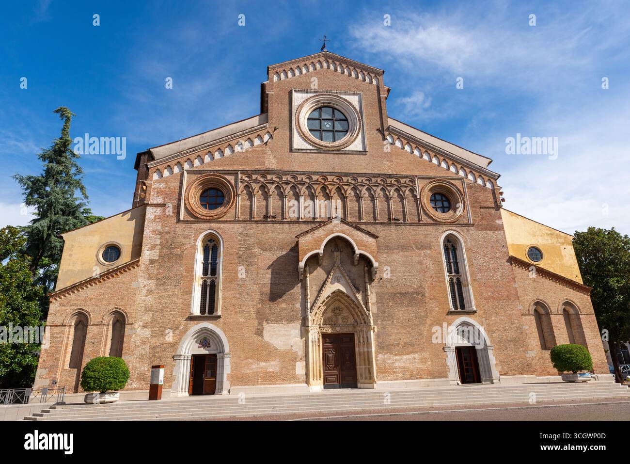 Piazza della Libertà a Udine, con torre dell'orologio e architettura rinascimentale Foto Stock