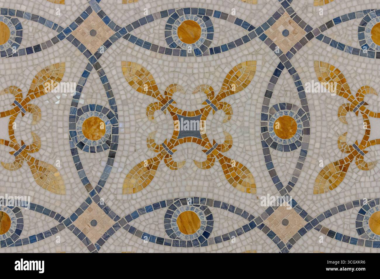 Emirati Arabi Uniti - Abu Dhabi - Qasr al Watan Mosaic Pattern - tessere blu, oro e bianche che tessono un reticolo di stelle arabe Foto Stock