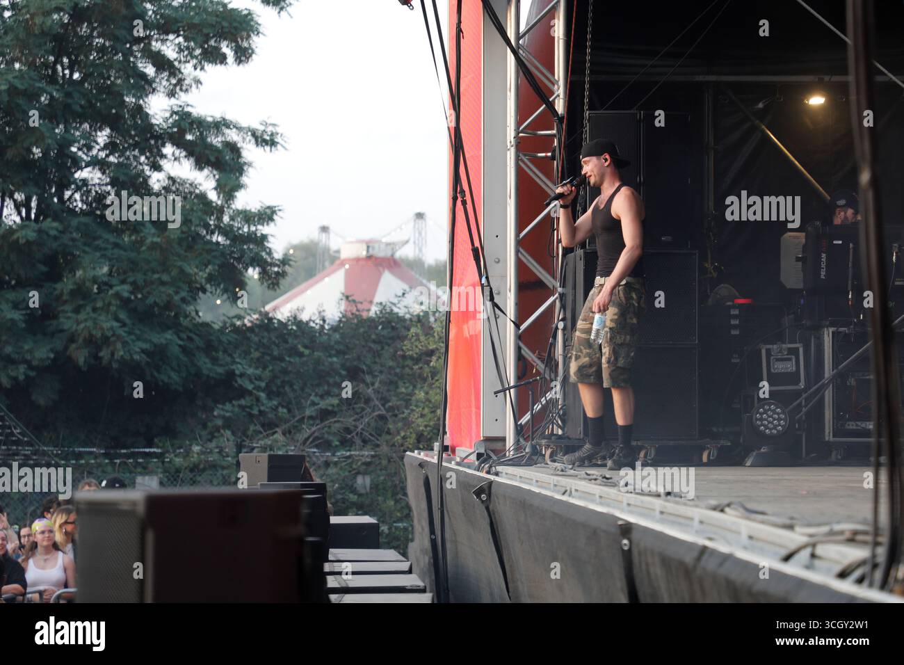 AMBURGO, GERMANIA - 15 AGOSTO 2025: "Ritter Lean" si esibisce al MS Dockville Festival sul palco Butterland di Amburgo. Foto Stock