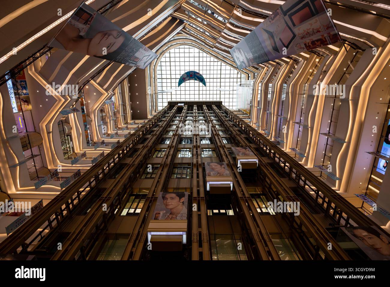 Centro commerciale New World City, centro commerciale, atrio, Nanjing Road, Shanghai, Cina, Foto Stock