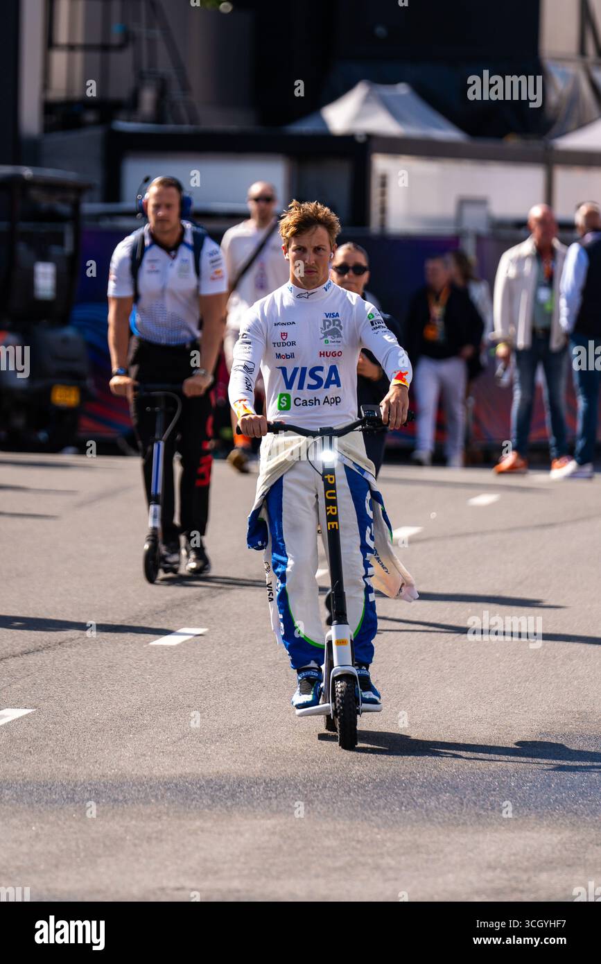 Il pilota australiano Liam Lawson della VISA Cash App Racing Bulls F1 Team nel paddock del Gran Premio d'Olanda di Formula 1 2025. Foto Stock
