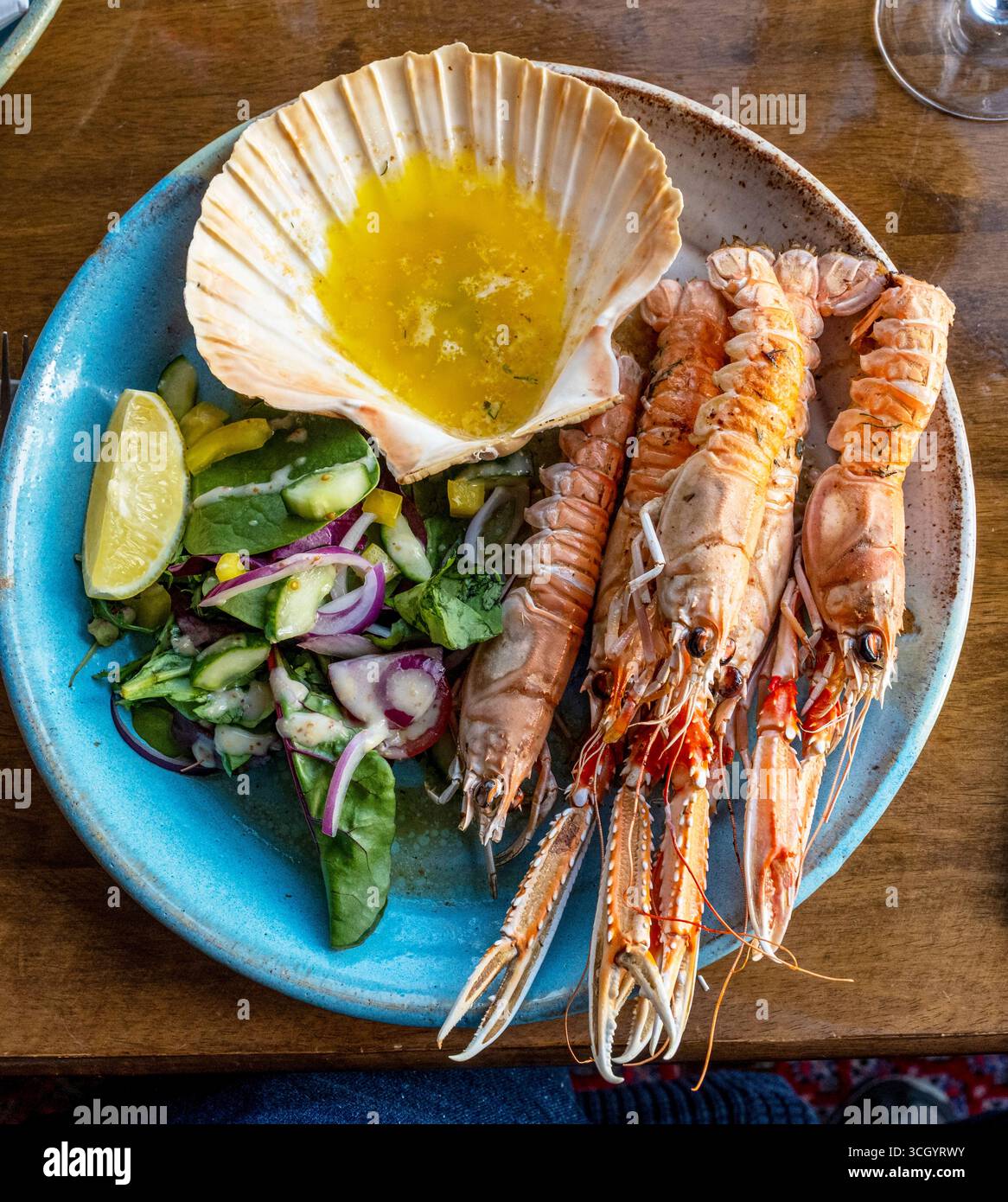 Piatto di Langoustines servito al Castlebay Hotel Isle of barra, Scozia Foto Stock