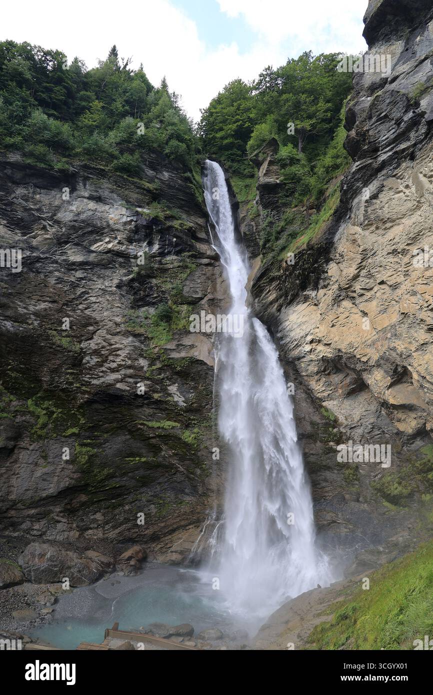Il Reichenbach rientra nel comune di Schattenhalb nel cantone di Berna, in Svizzera Foto Stock