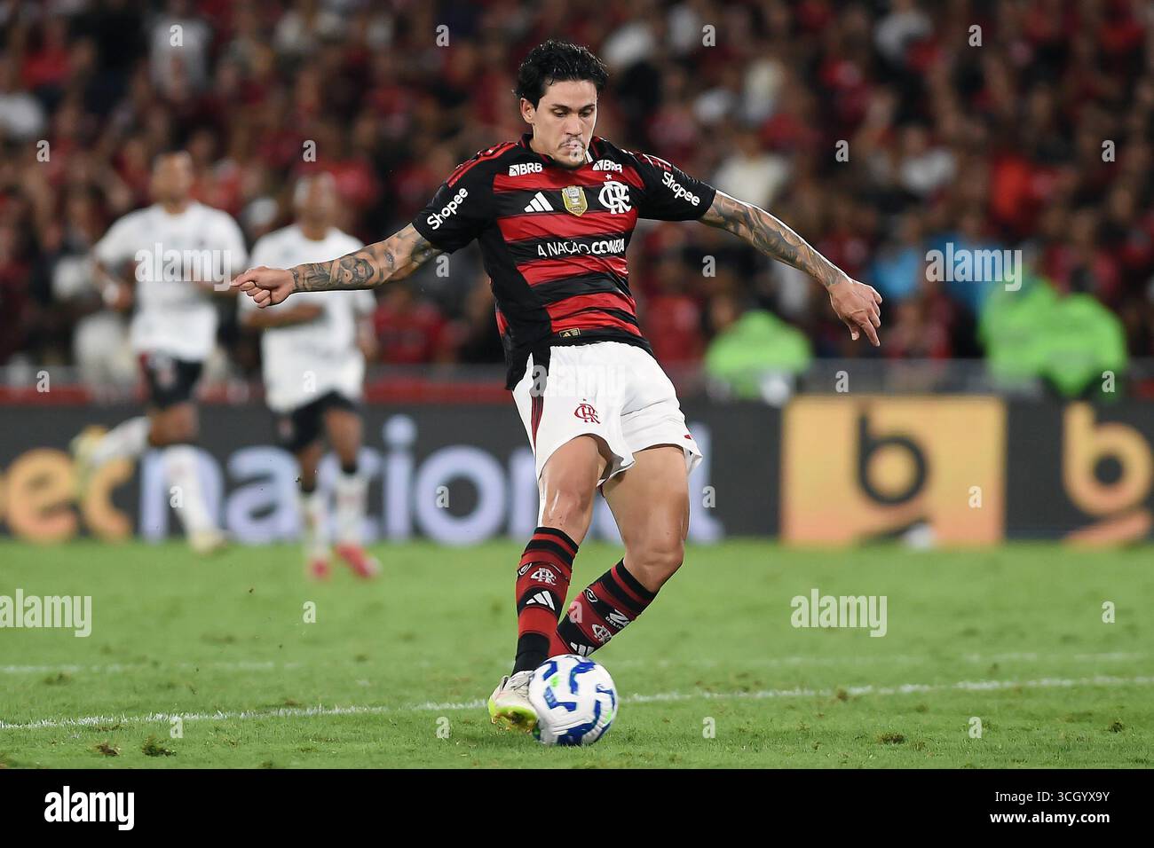 Rio de Janeiro, Brasile, 25 agosto 2025. Il calciatore Pedro della squadra Flamengo, durante una partita contro la squadra del Vitória, per gli Champi brasiliani Foto Stock