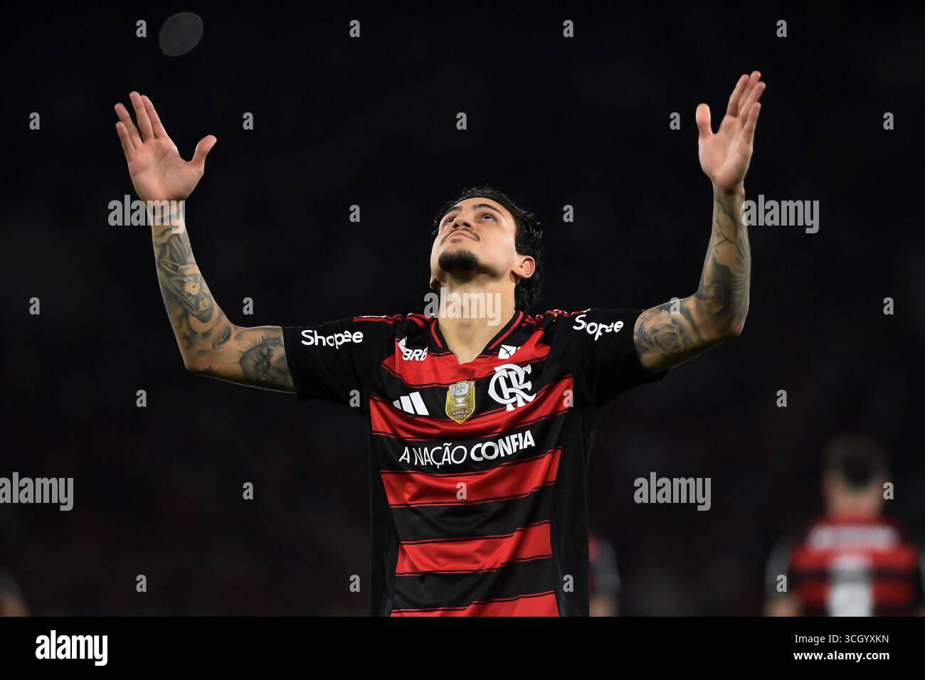 Rio de Janeiro, Brasile, 25 agosto 2025. Il calciatore Pedro della squadra Flamengo, durante una partita contro la squadra del Vitória, per gli Champi brasiliani Foto Stock