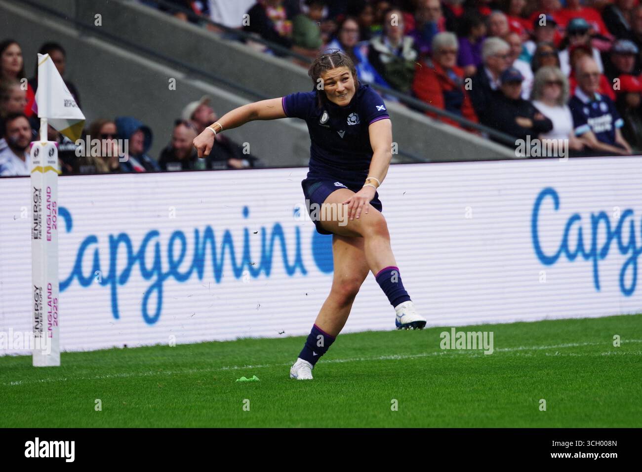 Salford, Inghilterra, 30 agosto 2025. Helen Nelson ha calciato una conversione per la Scozia contro le Figi nella Coppa del mondo di rugby femminile al Salford Community Stadium di Manchester. Crediti: Colin Edwards/Alamy Live News Foto Stock