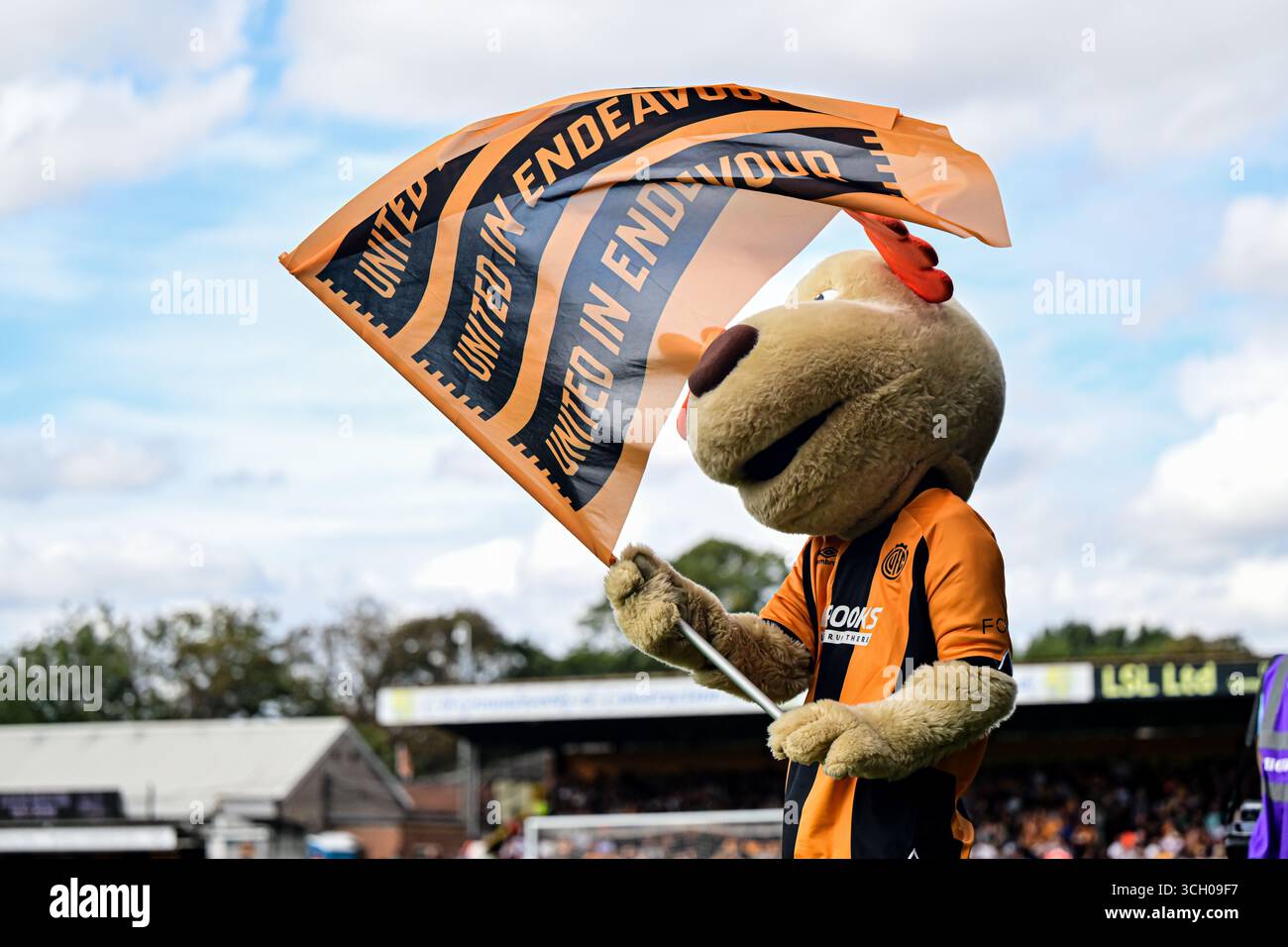 Cambridge United Mascot Marvin the Moose durante la partita della Sky Bet League 2 tra Cambridge United e Newport County al Cledara Abbey Stadium di Cambridge, sabato 30 agosto 2025. (Foto: Kevin Hodgson | mi News) crediti: MI News & Sport /Alamy Live News Foto Stock