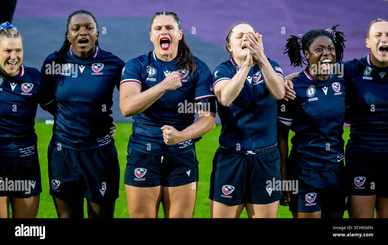 York, Regno Unito. 30 agosto 2025. York Community Stadium YORK, INGHILTERRA - AGOSTO 30: Ilona Maher degli Stati Uniti si candida per l'inno nazionale prima del Women's Rugby World Cup 2025 Pool Una partita tra USA e Australia allo York Community Stadium il 30 agosto 2025 a York, Inghilterra. (Foto di Will Palmer/Sports Press Photo) (Sports Press Photo/SPP) credito: SPP Sport Press Photo. /Alamy Live News Foto Stock