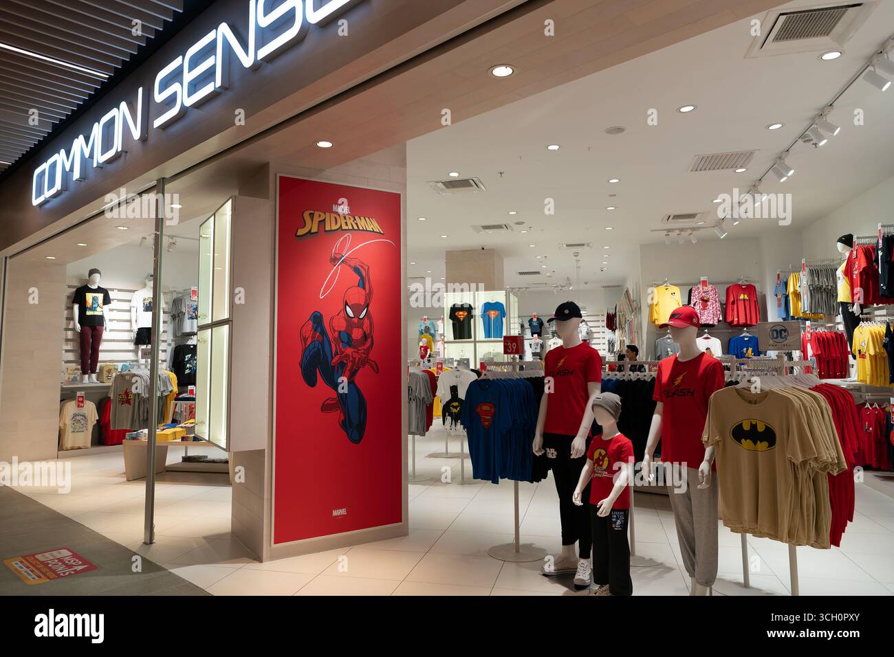 Kuala Lumpur, Malesia - 18 settembre 2024: Poster Spider-Man visto nel negozio Common Sense di LaLaport BBCC. Foto Stock