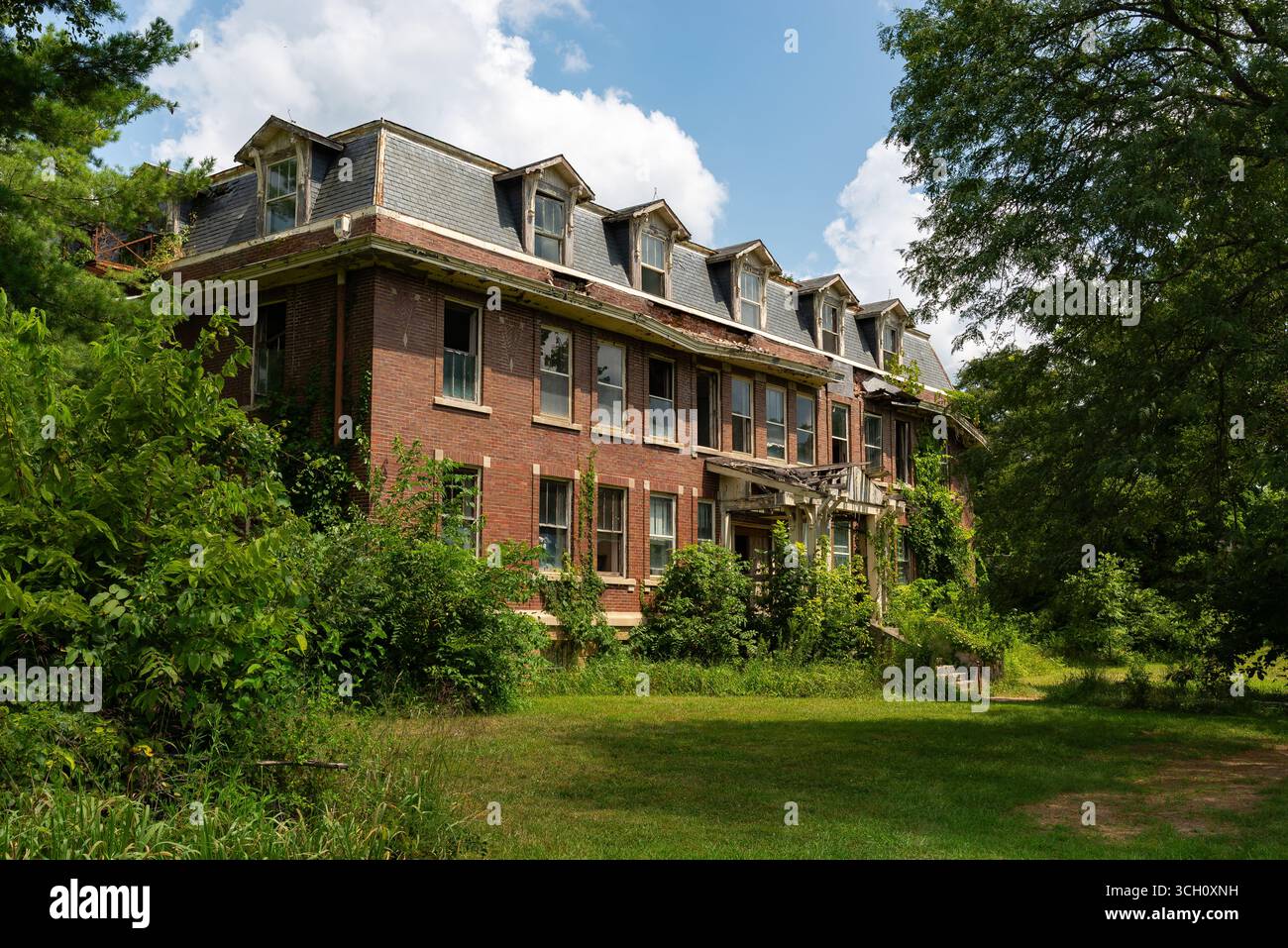Esterno dell'Indiana State Sanitorium abbandonato a Rockville, Indiana, Stati Uniti. Foto Stock