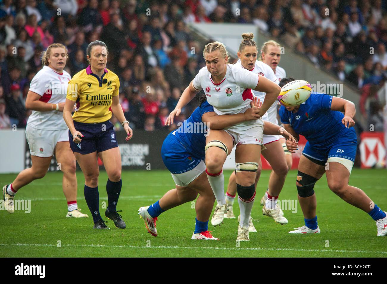 Northampton, Regno Unito, 30 agosto 2025 Inghilterra seconda fila Rosie Galligan perde il controllo della palla durante un attacco contro Samoa nel Pool A della Coppa del mondo di rugby femminile, Cinch Stadium, Franklins Gardens, Northampton, Regno Unito. Alex Williams / Alamy Live News Foto Stock