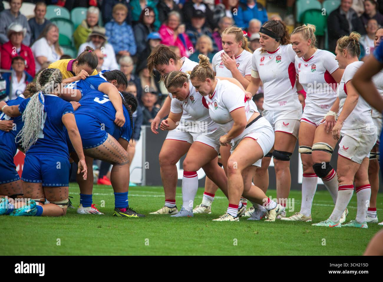 Northampton, Regno Unito, 30 agosto 2025 gli attaccanti dell'Inghilterra si preparano a combattere contro le Samoa nella piscina A della Coppa del mondo di rugby femminile, Cinch Stadium, Franklins Gardens, Northampton, Regno Unito. Alex Williams / Alamy Live News Foto Stock