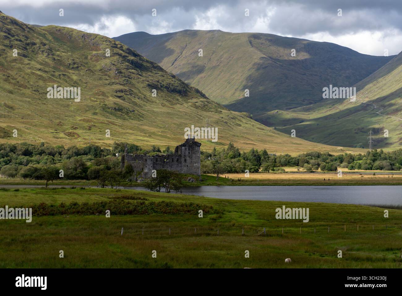 Il castello di Kilchurn del XV secolo sulle rive del Loch Awe ad Argyll e Bute, Scozia Foto Stock