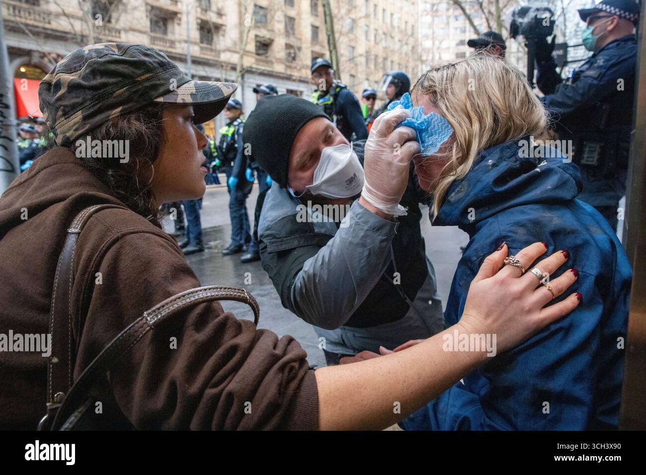 Marzo per l'Australia (evento organizzato neonazista) e la contro-protesta pro-palestinese / anti-genocidio. Foto Stock