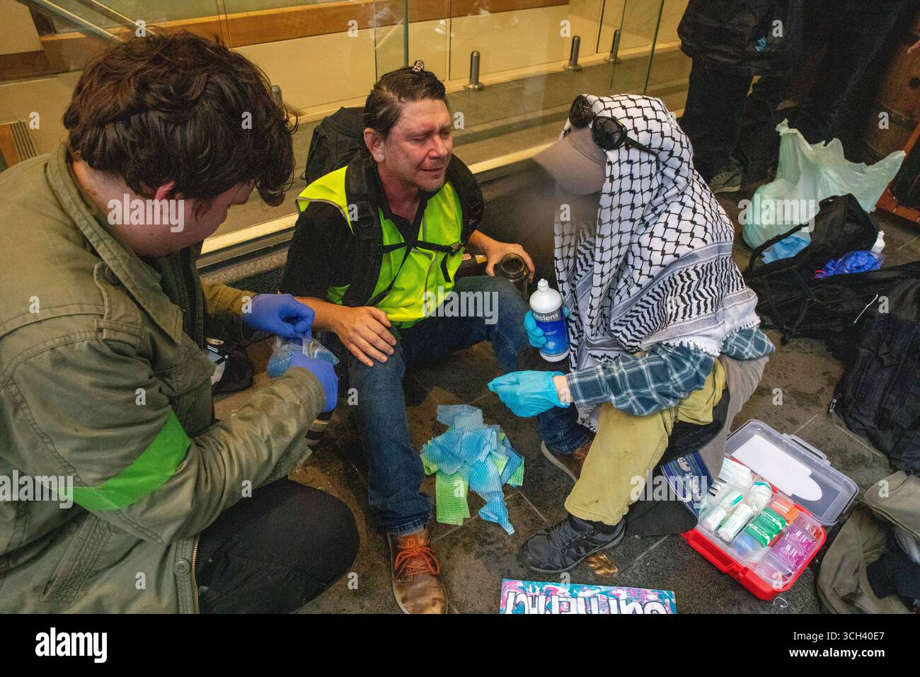 Marzo per l'Australia (evento organizzato neonazista) e la contro-protesta pro-palestinese / anti-genocidio. Foto Stock