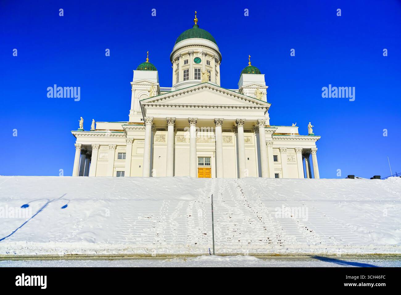 Vista della cattedrale di Helsinki in inverno. Foto Stock